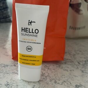 Hello Sunshine Invisible Serum Sunscreen